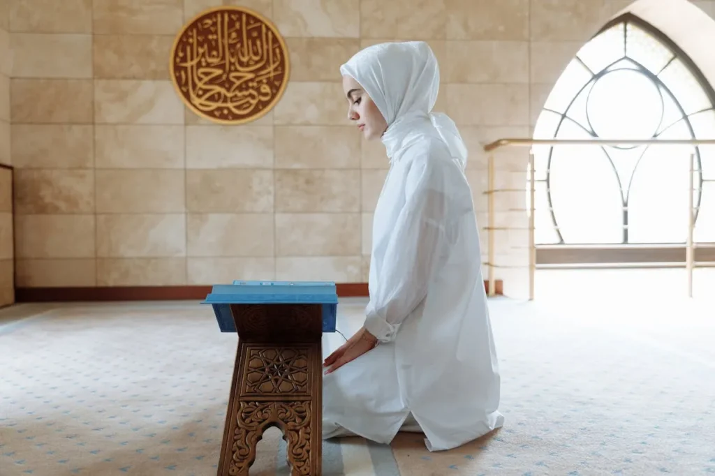 Muslim man praying peacefully, symbolizing mental health in Islam through faith, duas, and inner coping.